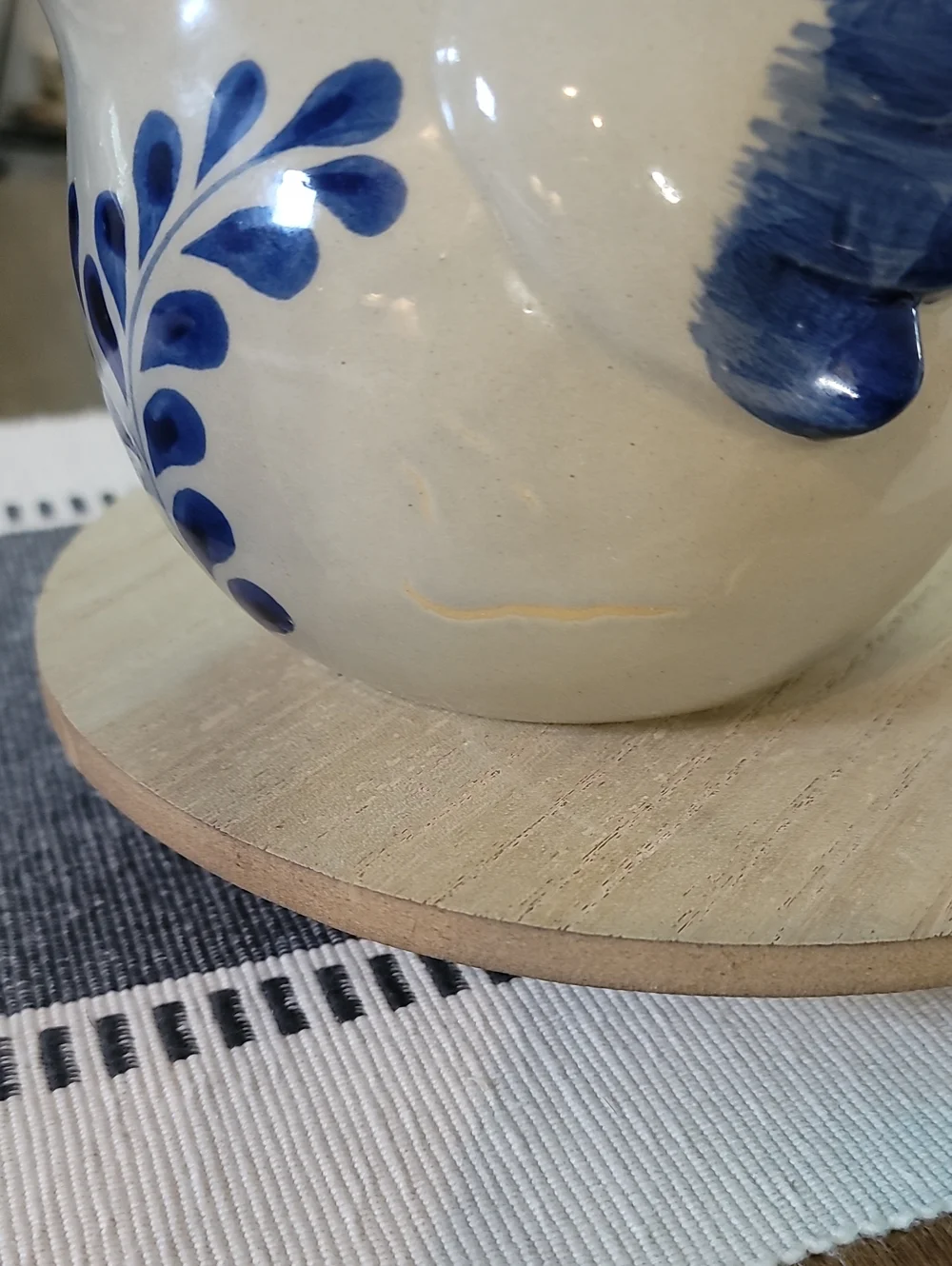 Cracker Barrel Stoneware Hen/Chicken Tea Pot/Pitcher